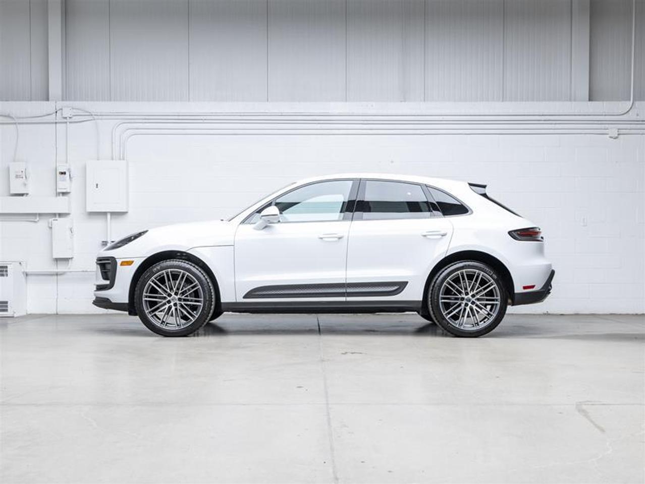 2025 Porsche Macan  Photo4