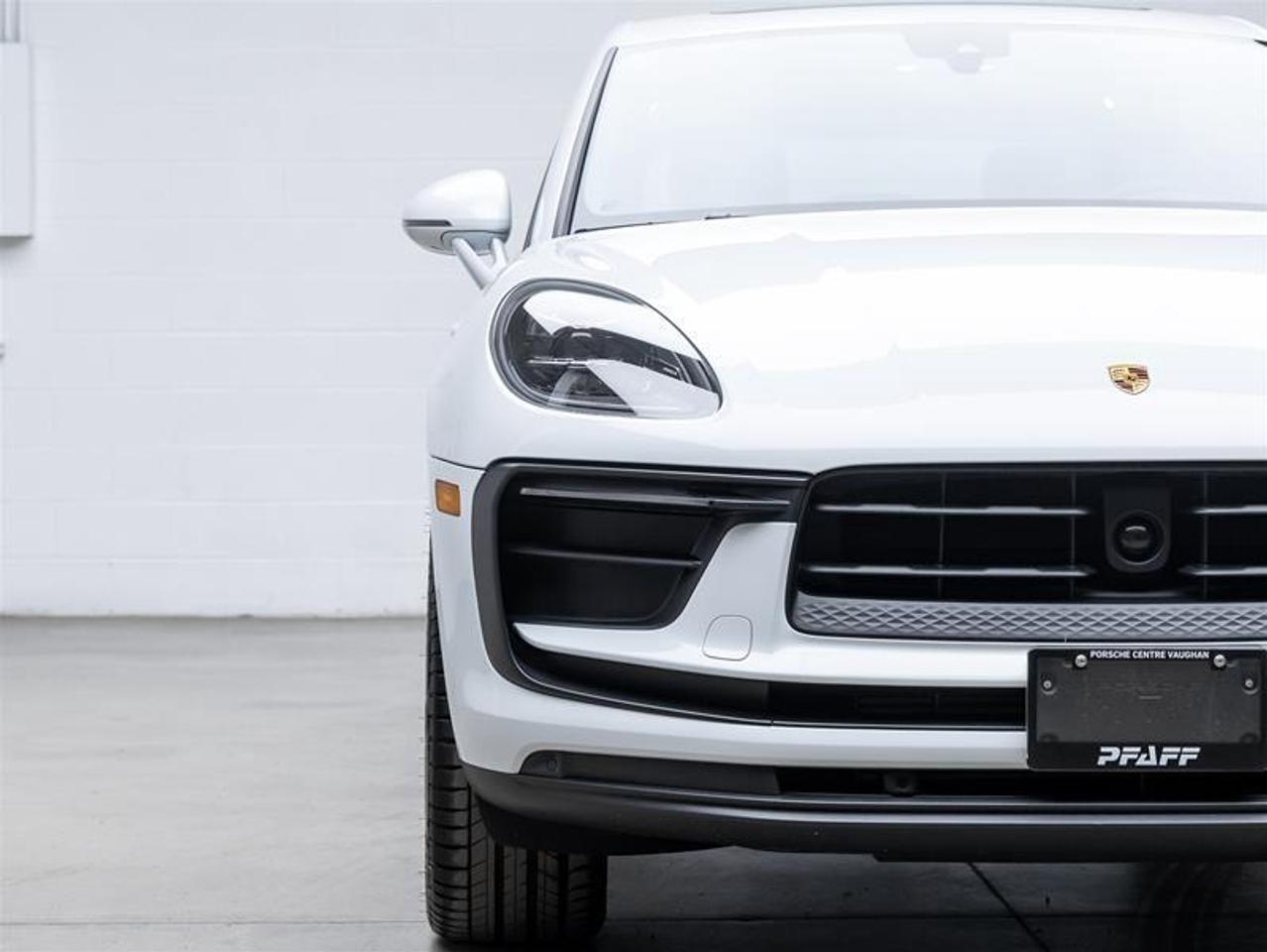 2025 Porsche Macan  Photo