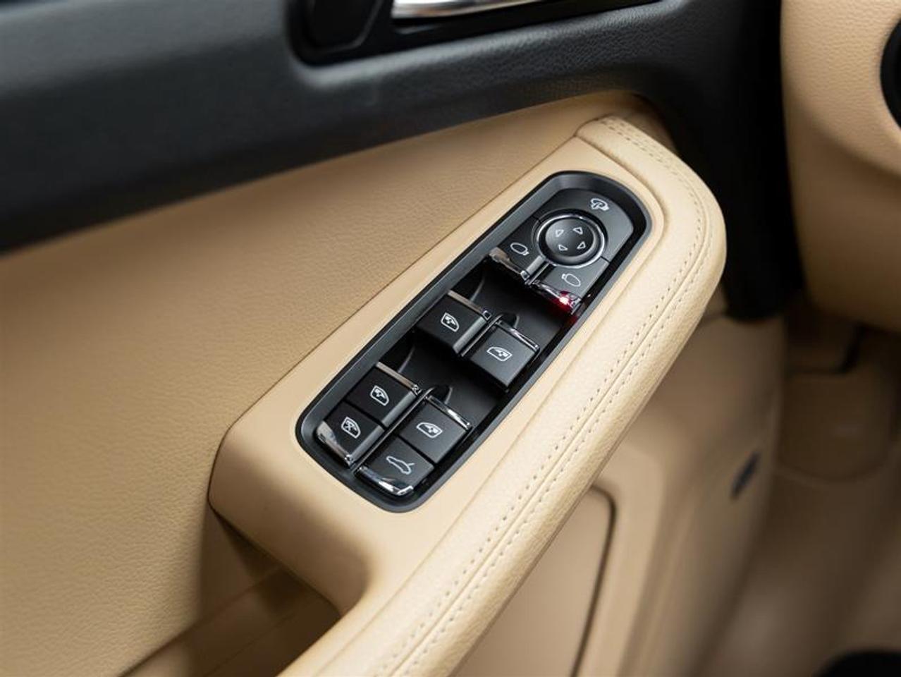 2025 Porsche Macan  Photo