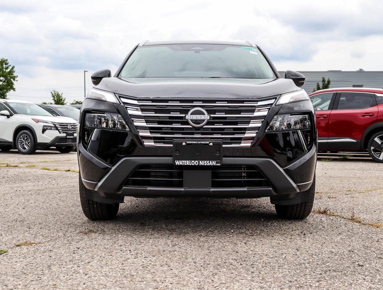 2025 Nissan Rogue SV Moonroof ALMOST NO KM'S Photo2