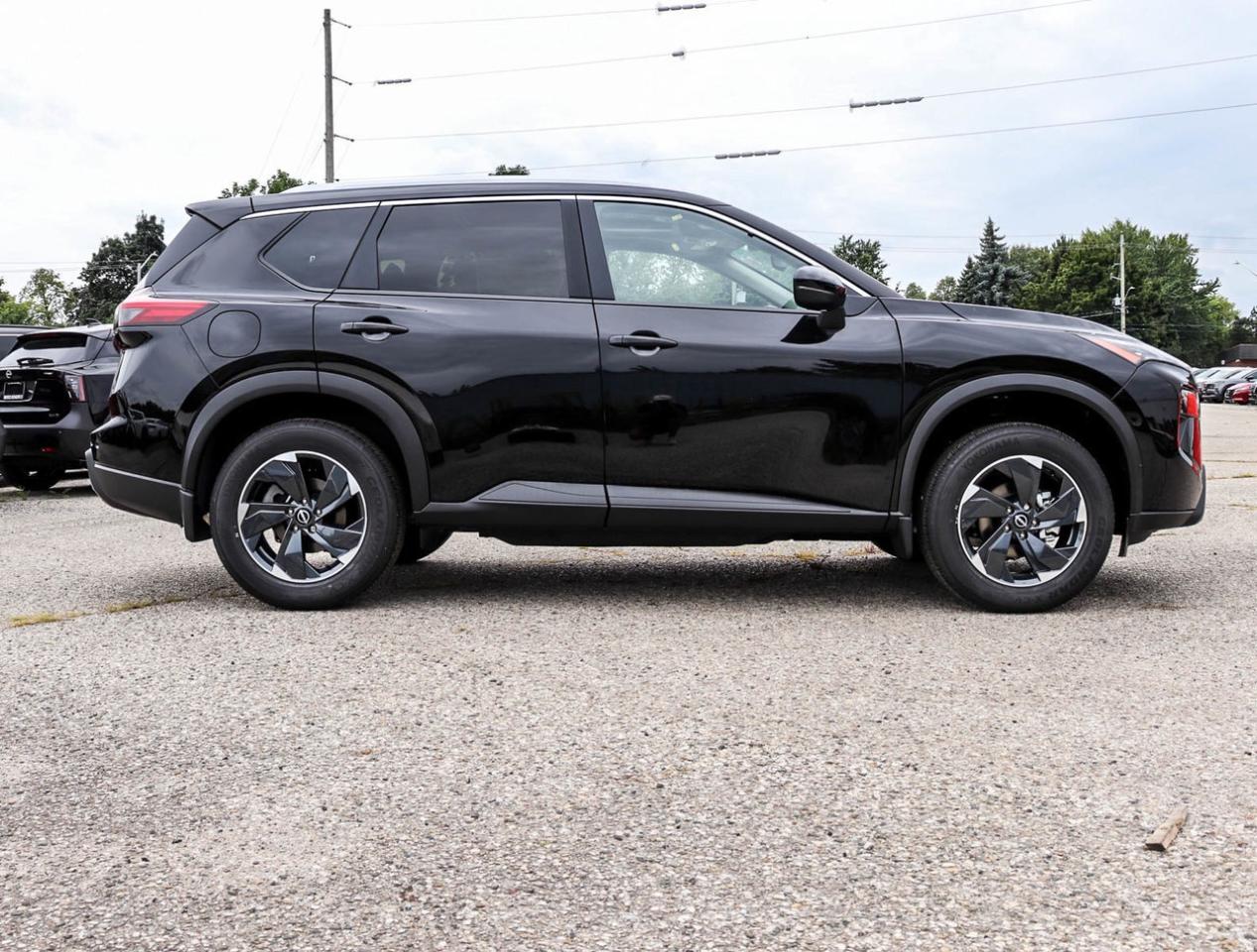 2025 Nissan Rogue SV Moonroof ALMOST NO KM'S Photo