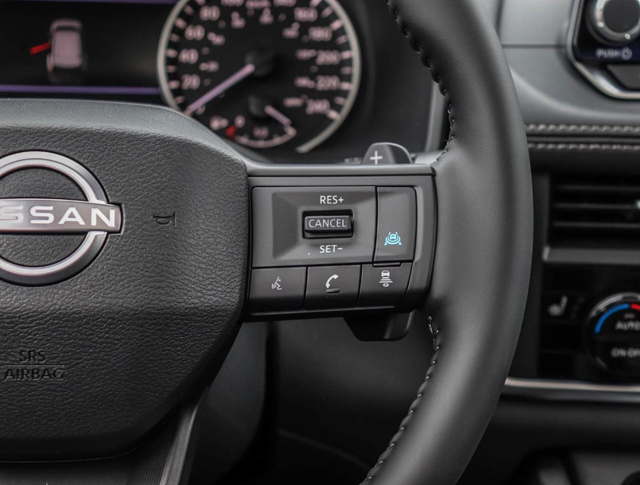 2025 Nissan Rogue SV Moonroof ALMOST NO KM'S Photo