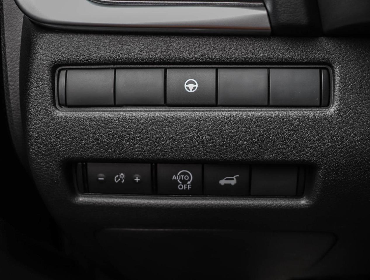 2025 Nissan Rogue SV Moonroof ALMOST NO KM'S Photo