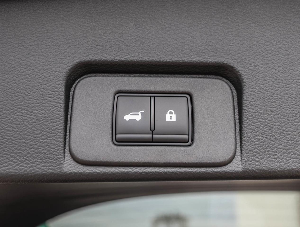 2025 Nissan Rogue SV Moonroof ALMOST NO KM'S Photo