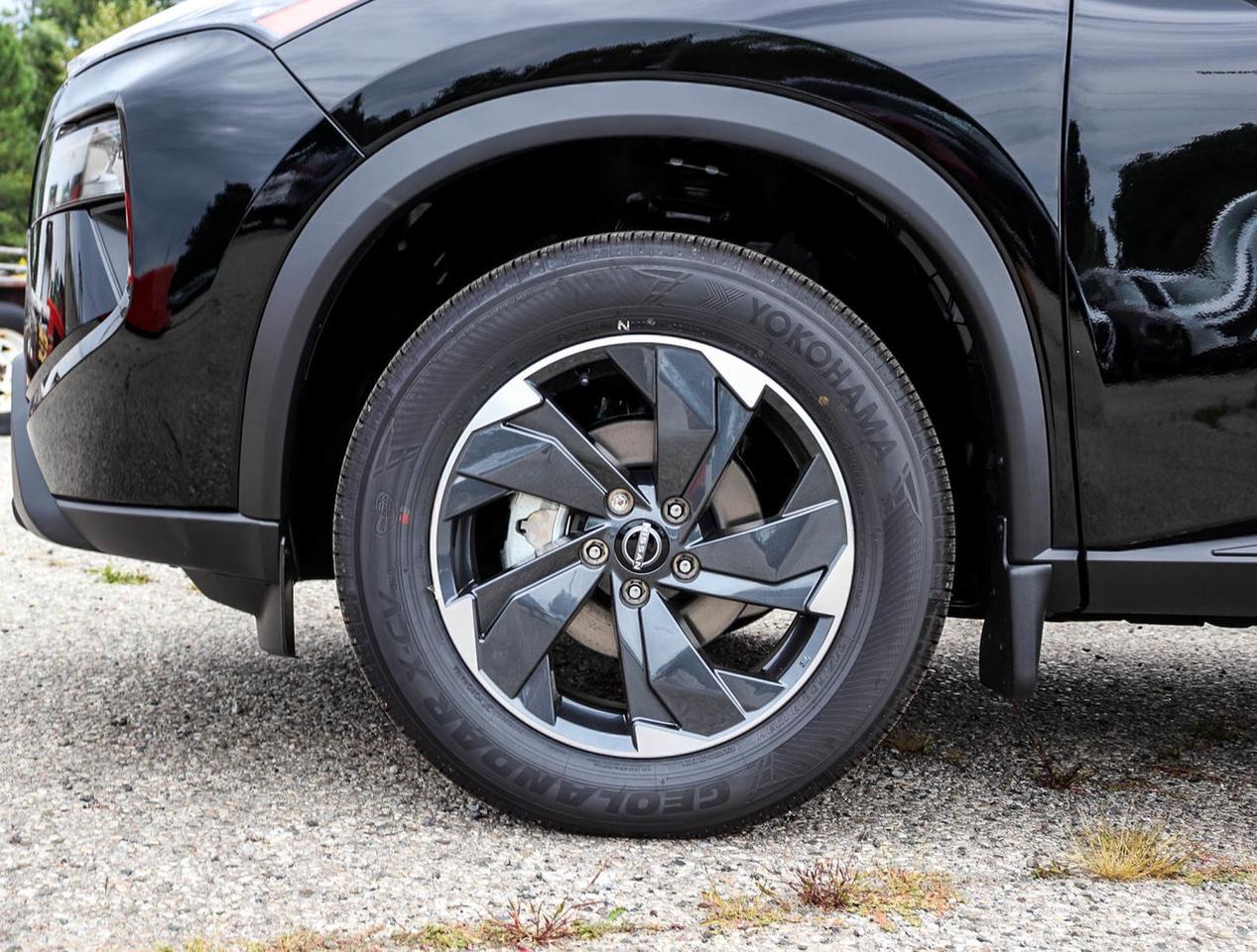 2025 Nissan Rogue SV MOONROOF Photo