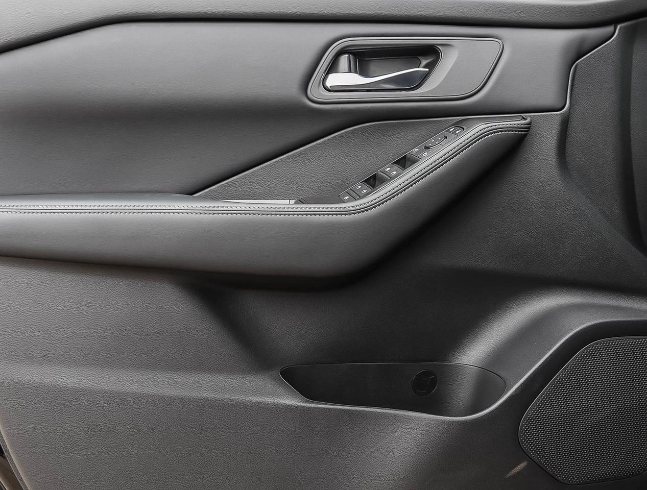 2025 Nissan Rogue SV MOONROOF Photo