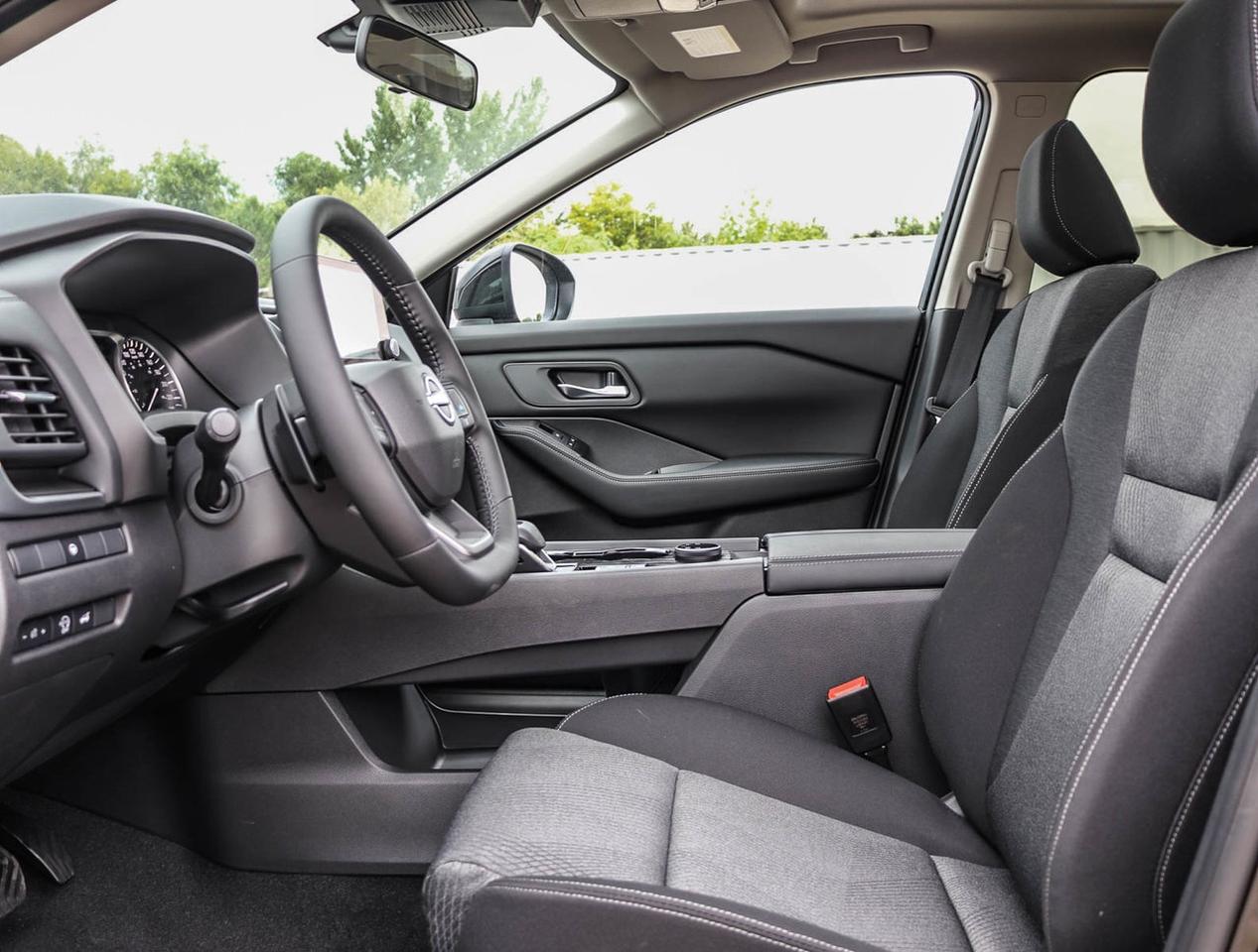 2025 Nissan Rogue SV MOONROOF Photo