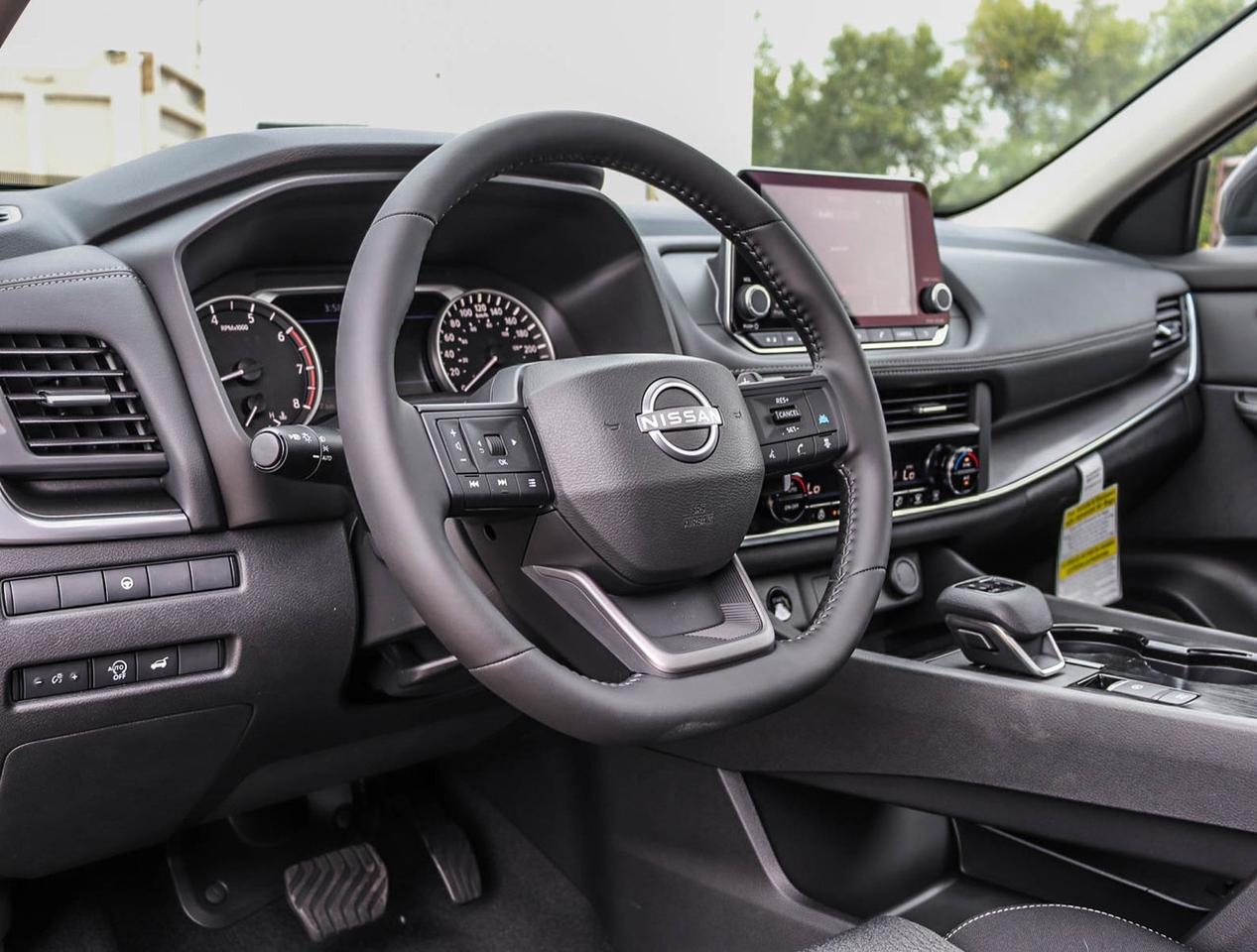 2025 Nissan Rogue SV MOONROOF Photo