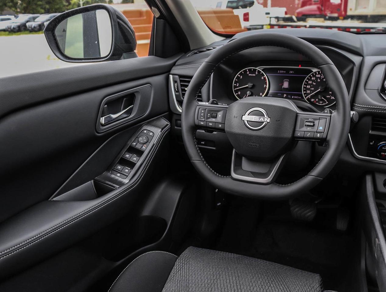 2025 Nissan Rogue SV MOONROOF Photo