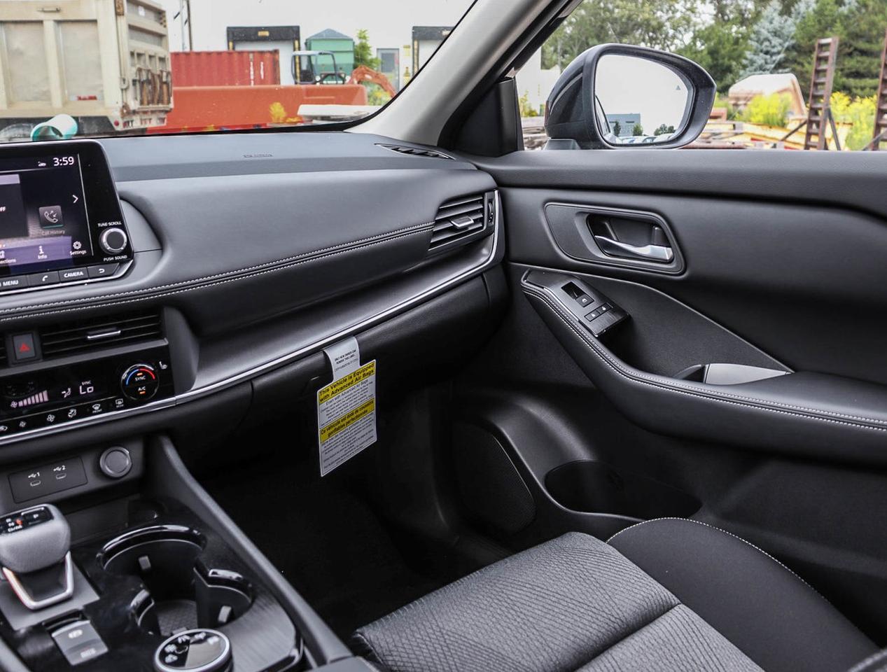 2025 Nissan Rogue SV MOONROOF Photo