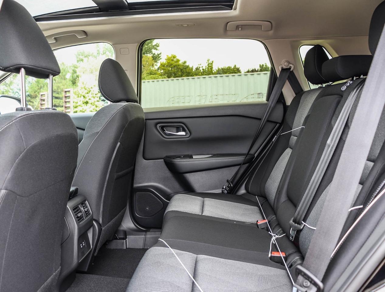 2025 Nissan Rogue SV MOONROOF Photo