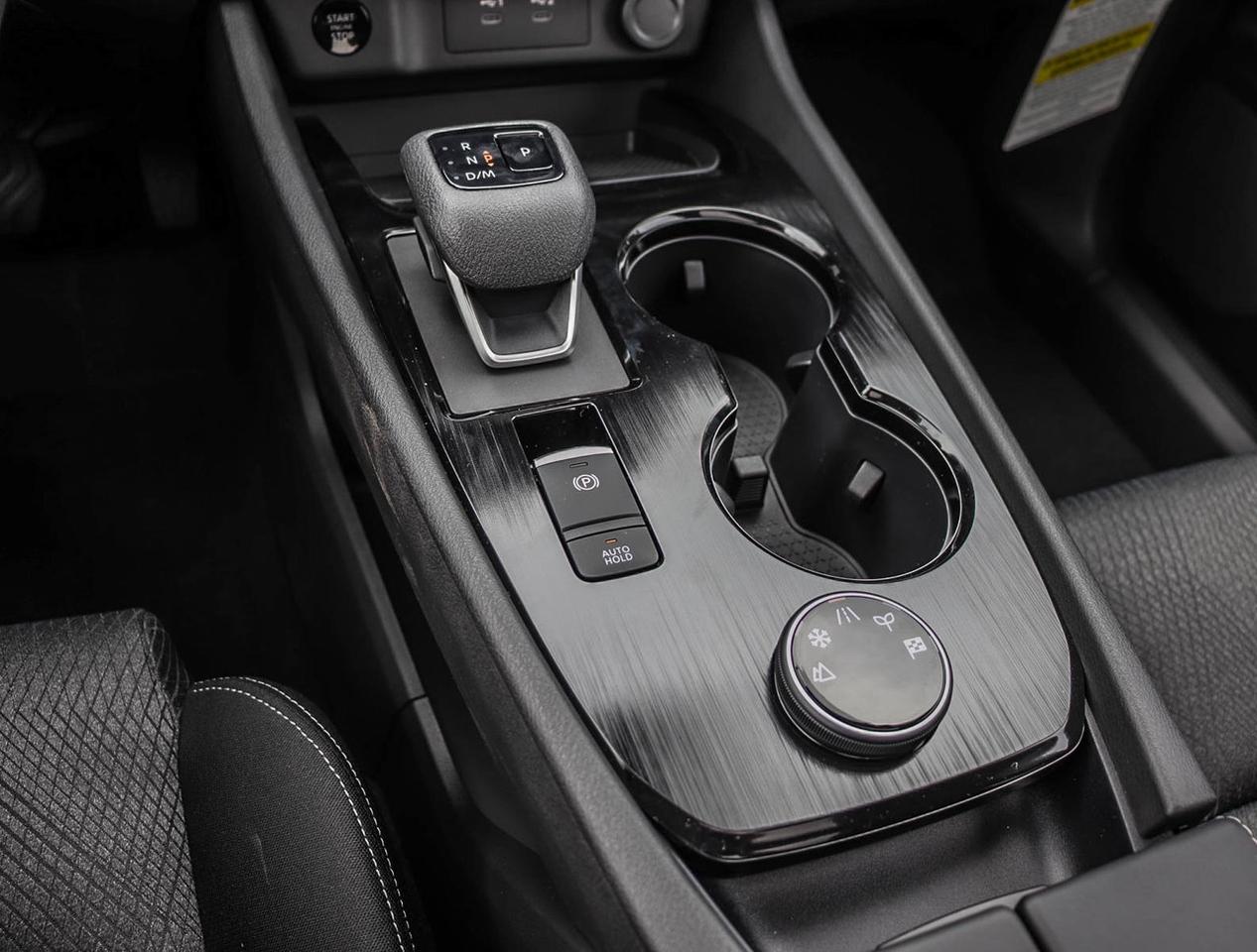 2025 Nissan Rogue SV MOONROOF Photo