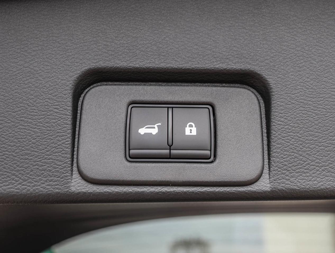 2025 Nissan Rogue SV MOONROOF Photo