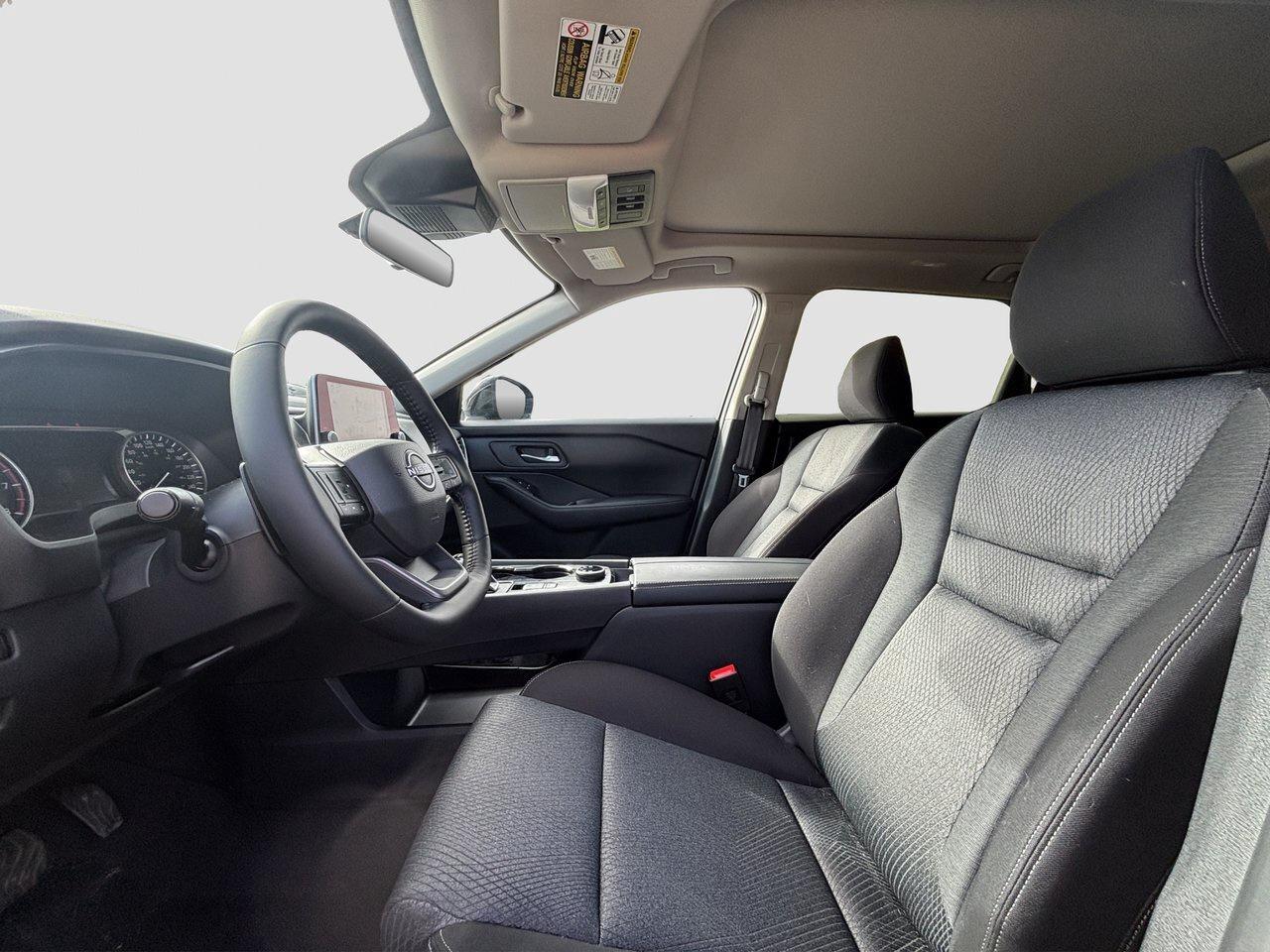 2025 Nissan Rogue SV Moonroof ALLOYS   HEATED STEERING   HEATED SEAT Photo