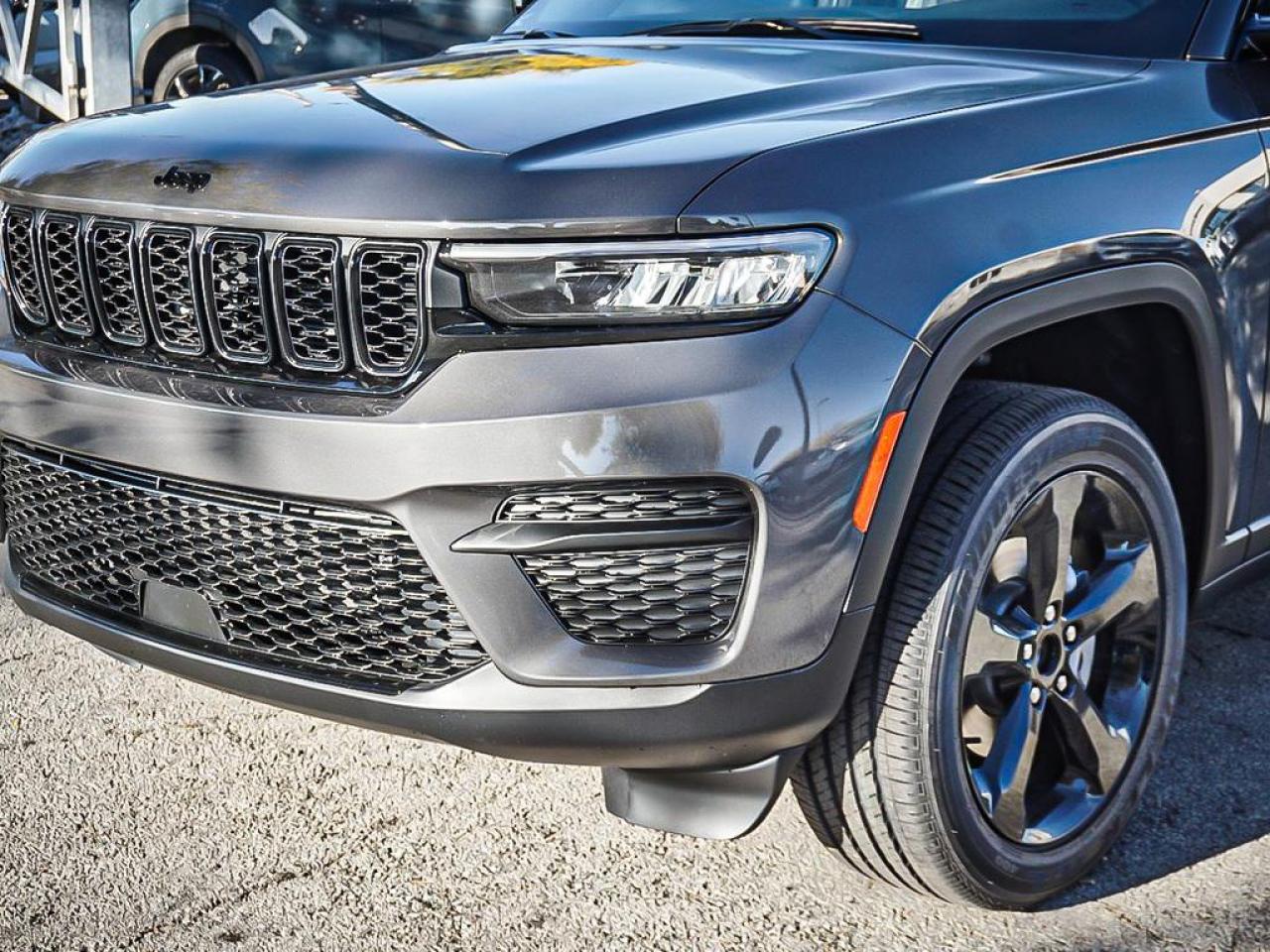 2025 Jeep Grand Cherokee  Photo