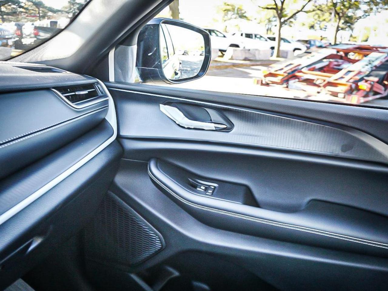 2025 Jeep Grand Cherokee  Photo