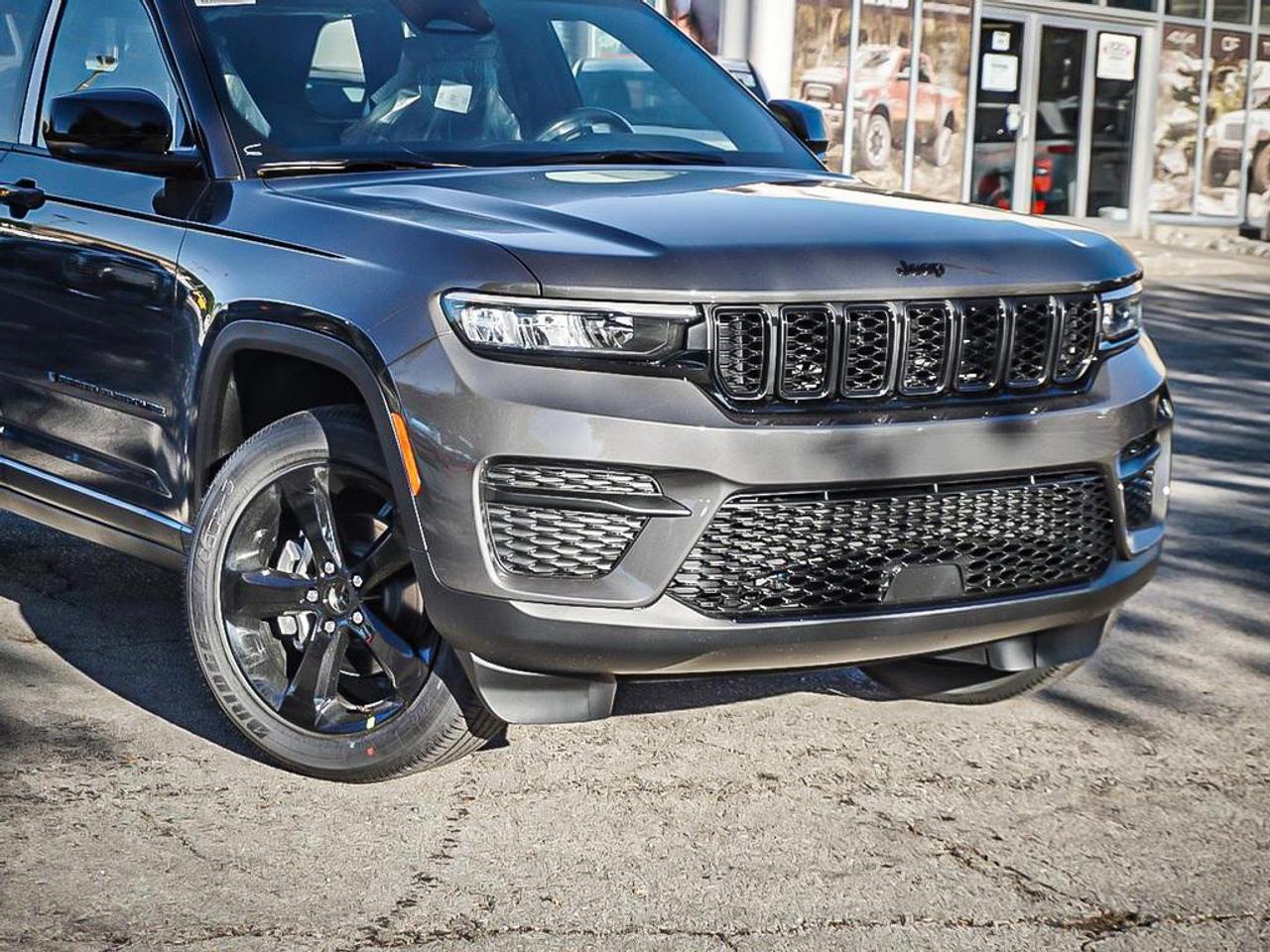 2025 Jeep Grand Cherokee  Photo