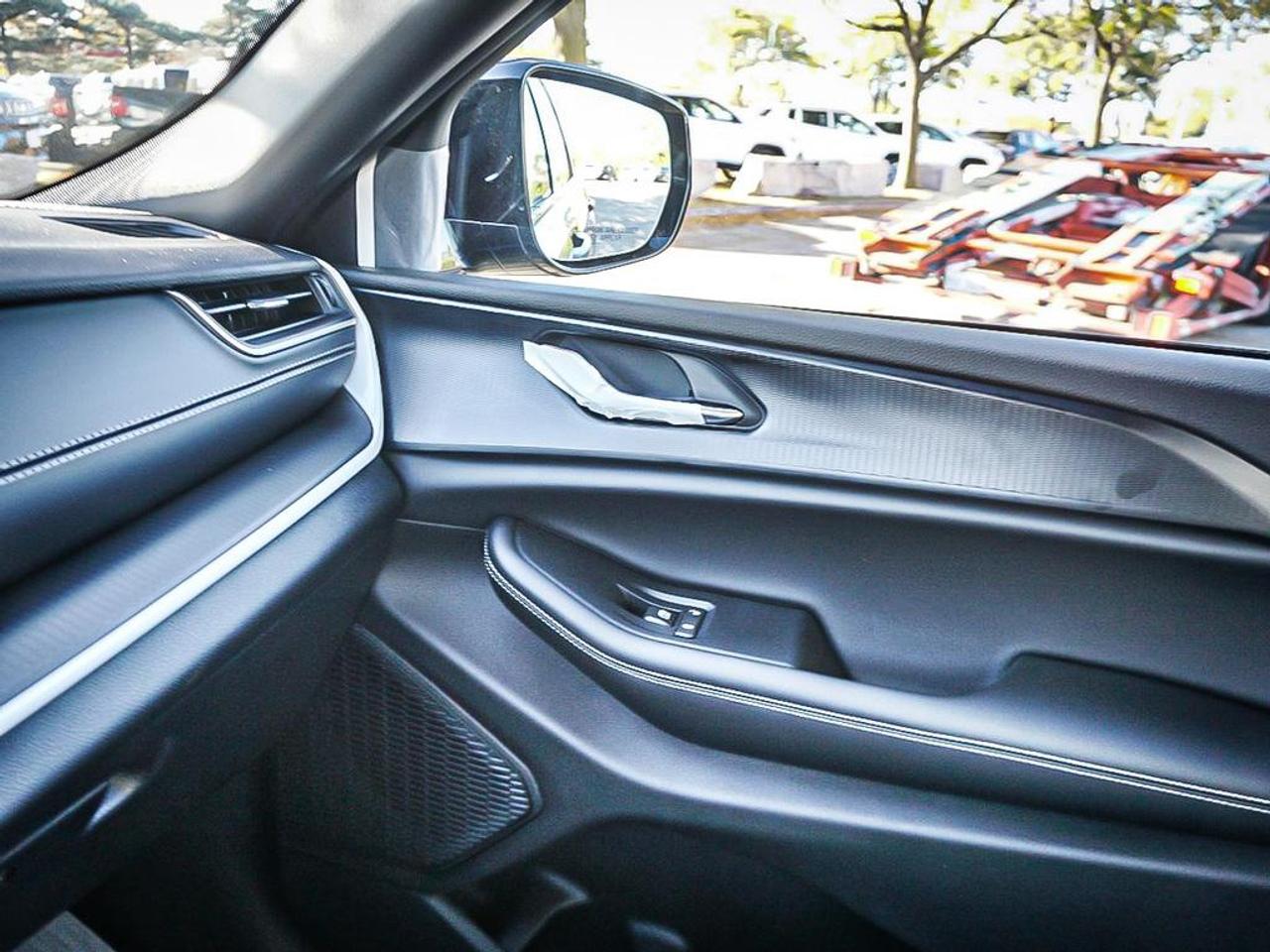 2025 Jeep Grand Cherokee  Photo
