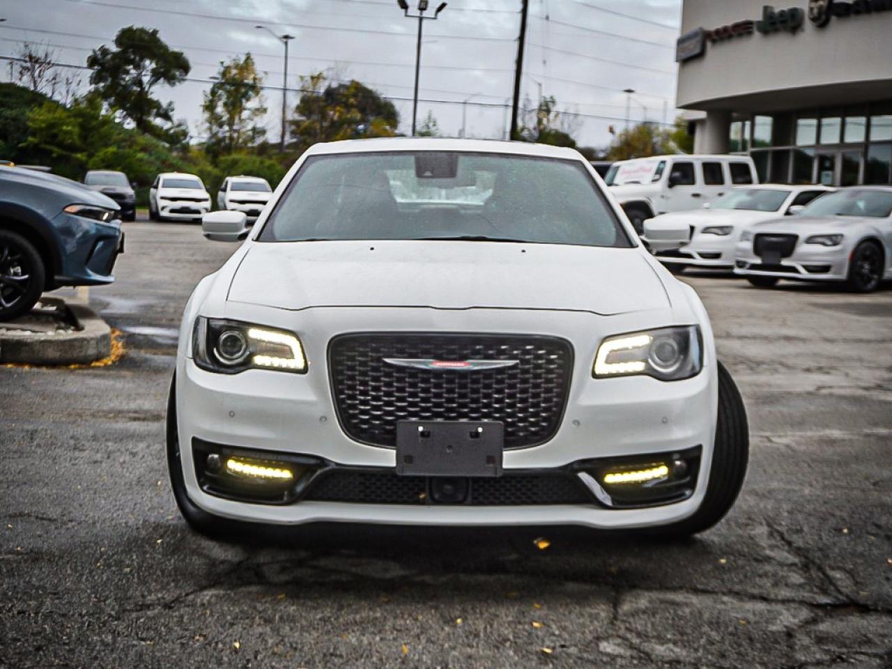 2023 Chrysler 300  Photo2