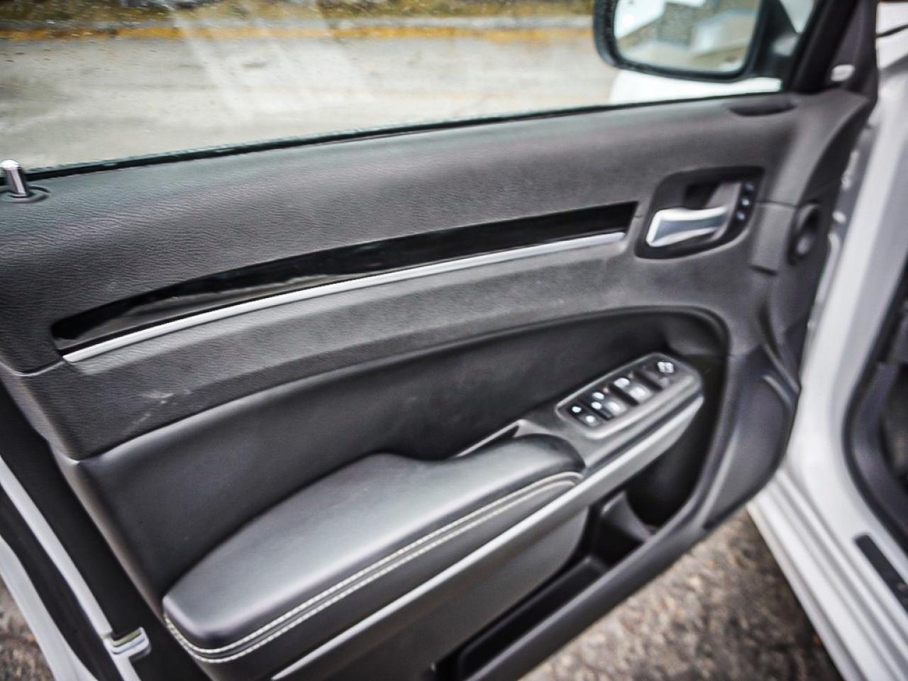 2023 Chrysler 300  Photo