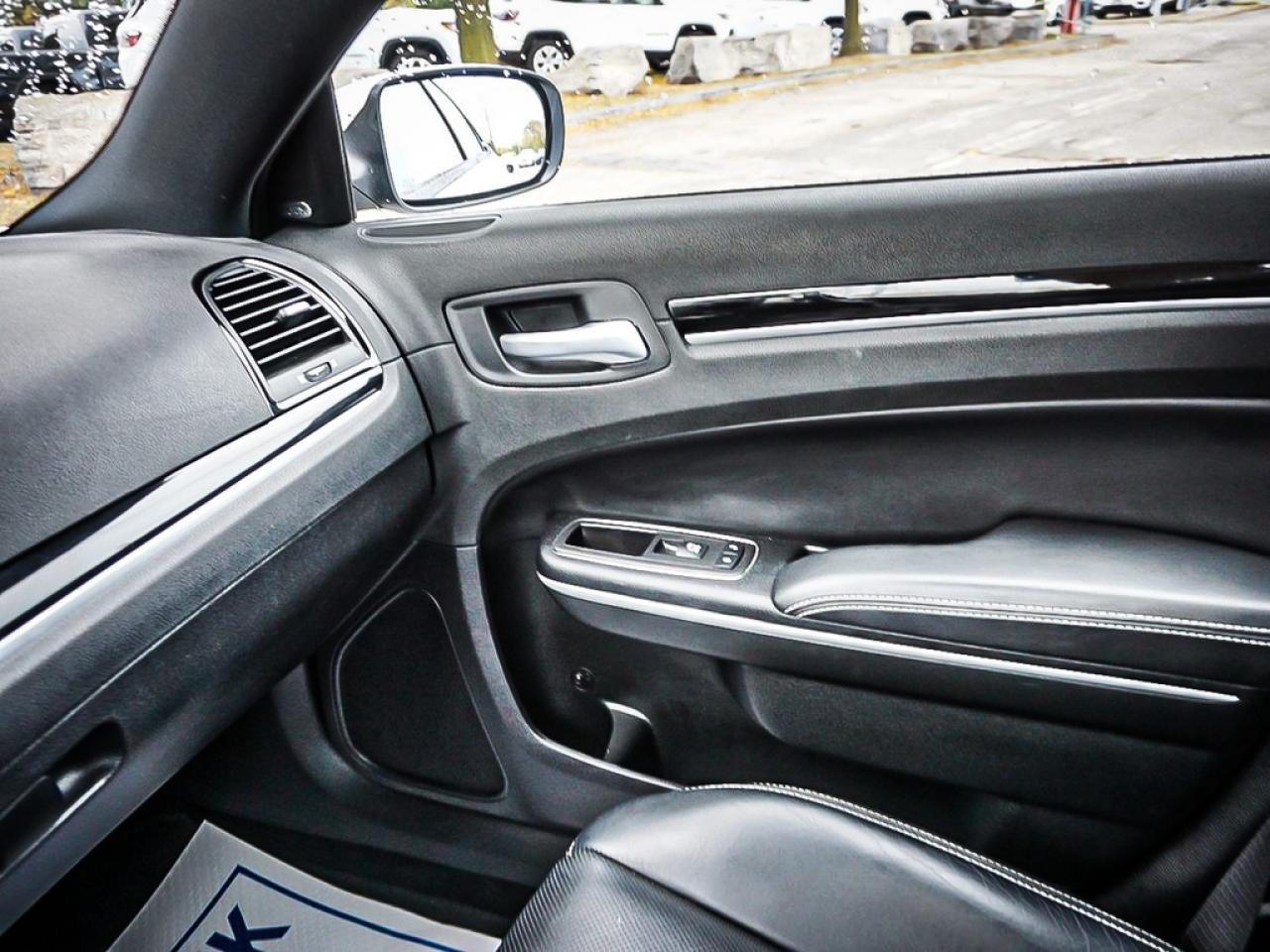 2023 Chrysler 300  Photo