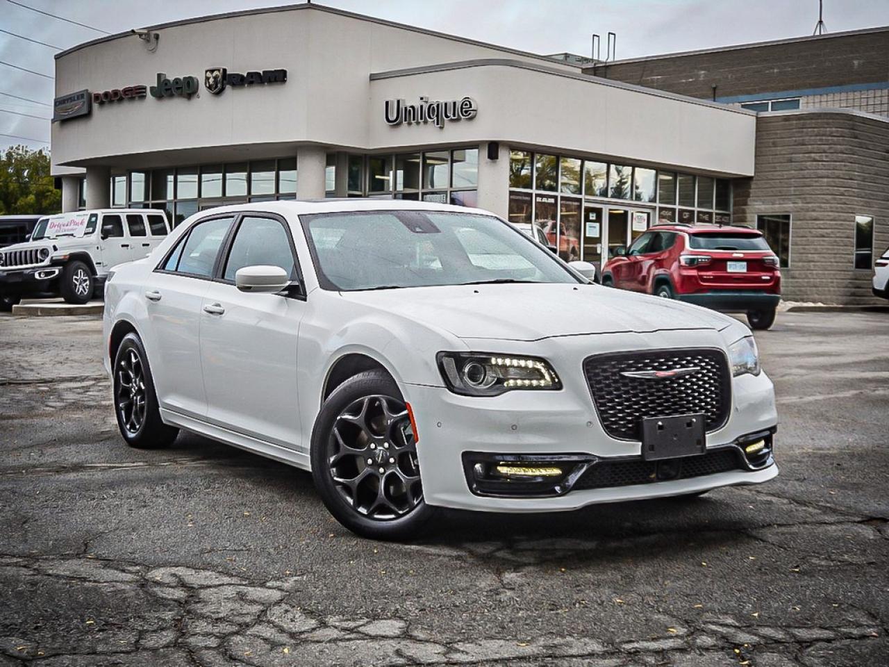 2023 Chrysler 300  Photo