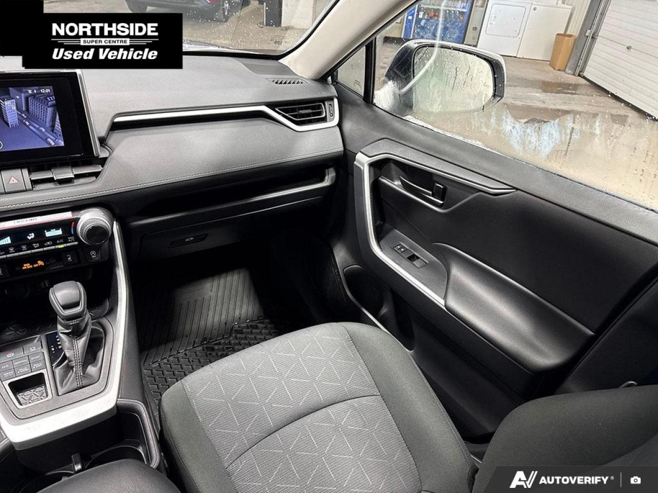 2025 Toyota RAV4 LE 4dr All-wheel Drive Photo