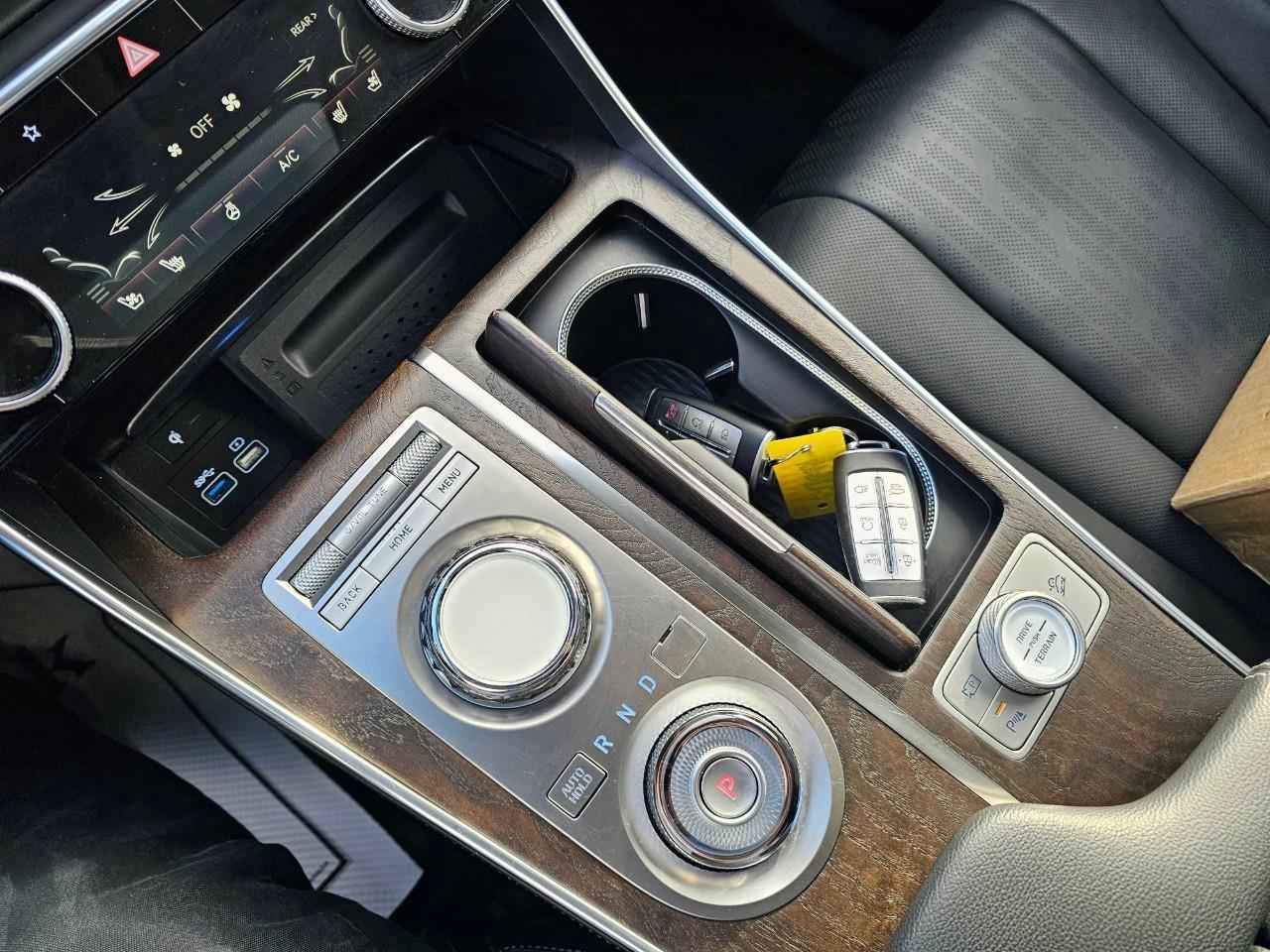 2024 Genesis GV80 3.5T Advanced 5P 4dr All-Wheel Drive Photo