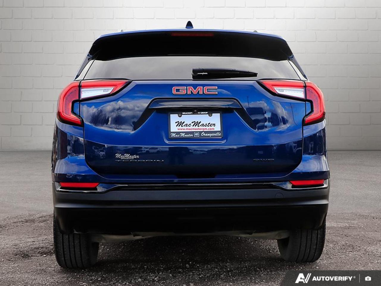 2022 GMC Terrain AWD SLE Photo3