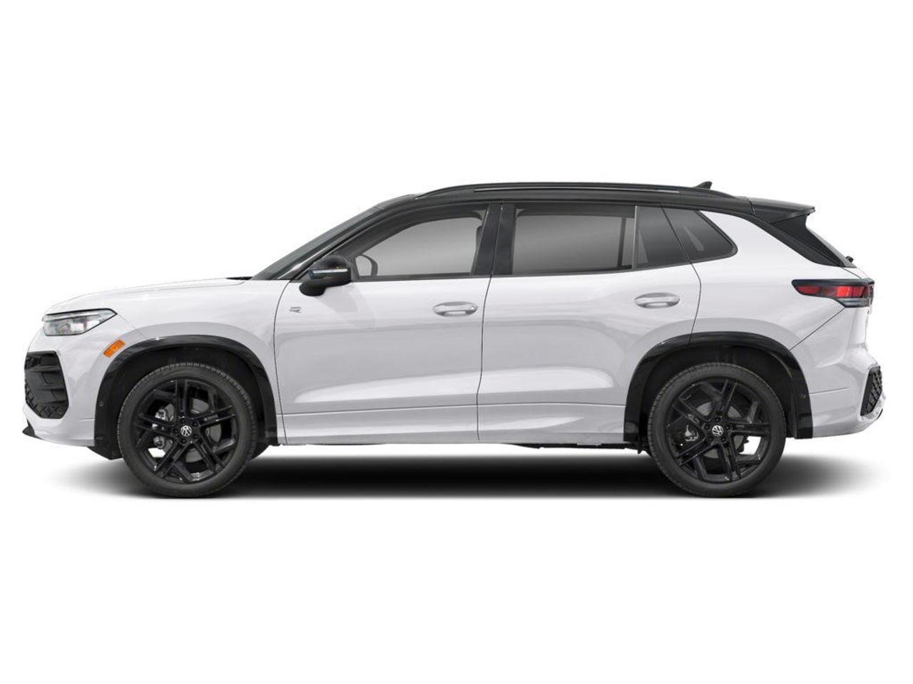2026 Volkswagen Tiguan Comfortline R-Line Black Edition 4dr All-Wheel Drive 4MOTION Photo1