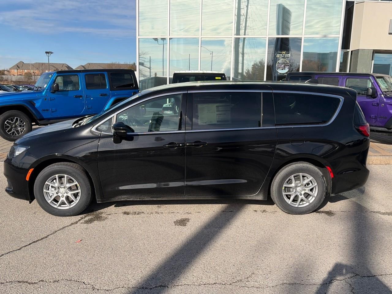 2026 Chrysler Grand Caravan SXT Front-Wheel Drive Passenger Van Photo