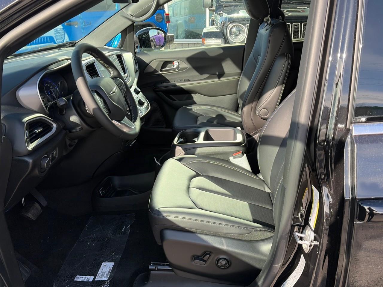 2026 Chrysler Grand Caravan SXT Front-Wheel Drive Passenger Van Photo