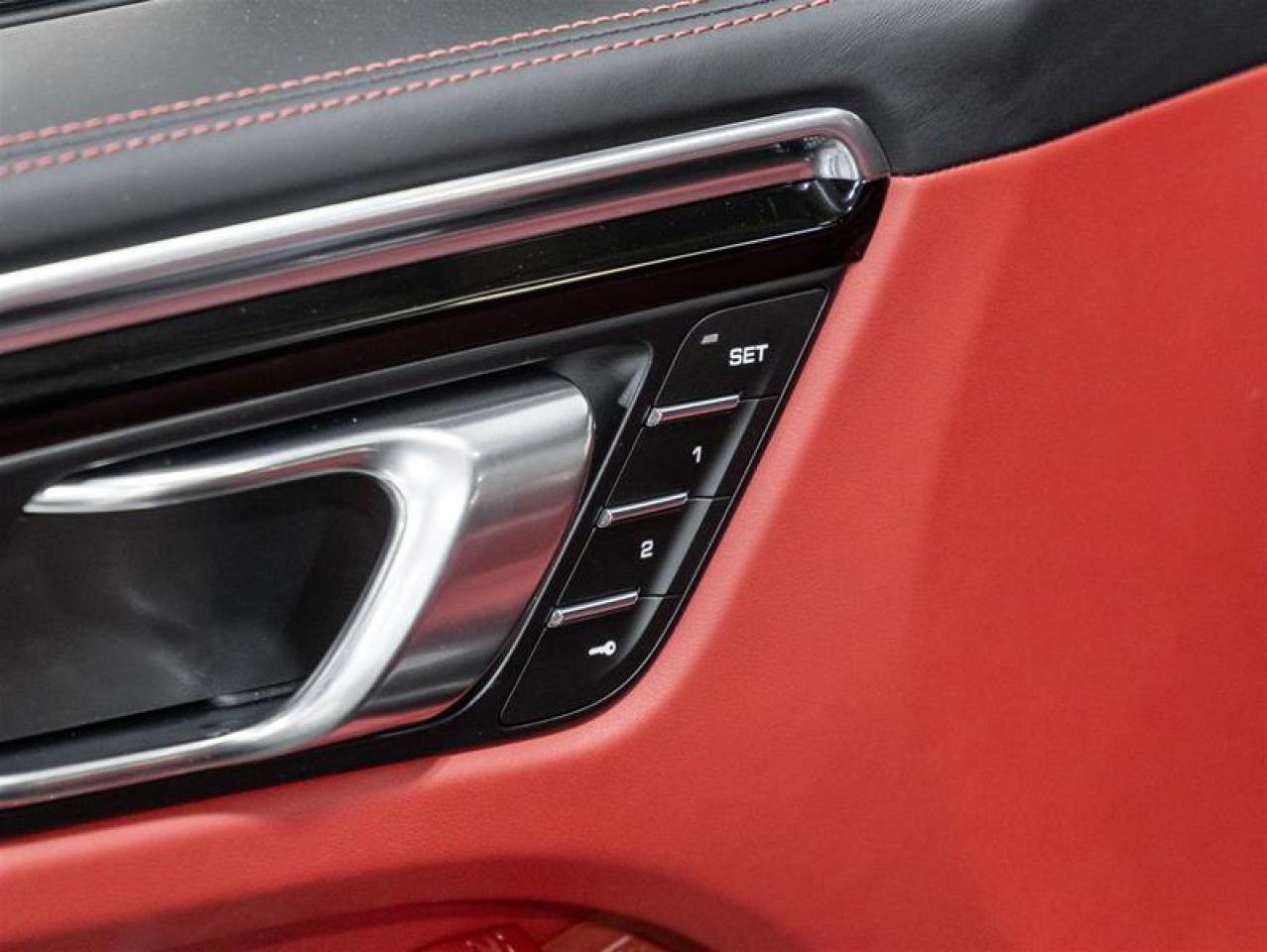 2025 Porsche Macan  Photo