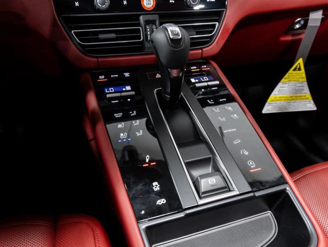 2025 Porsche Macan  Photo