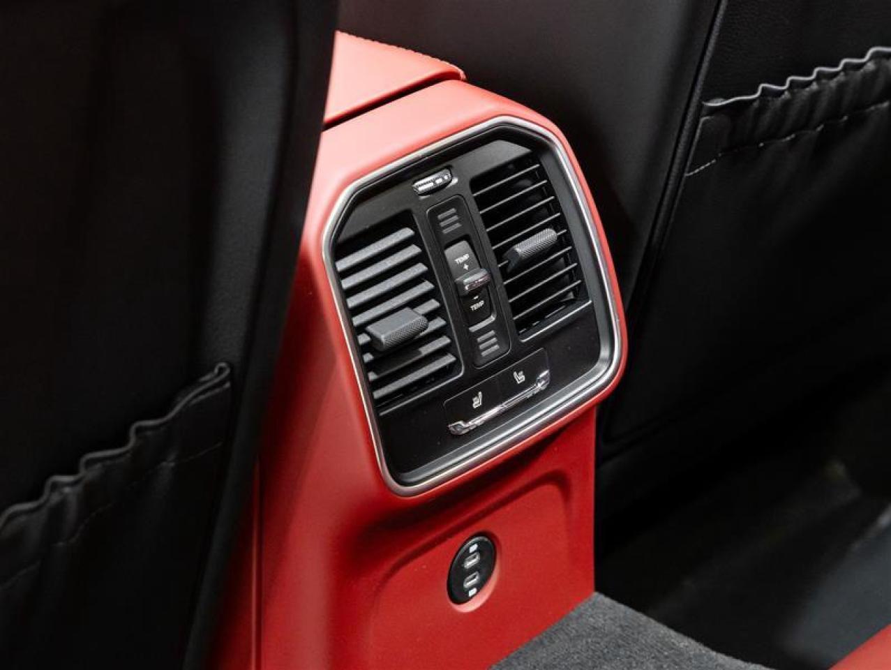 2025 Porsche Macan  Photo