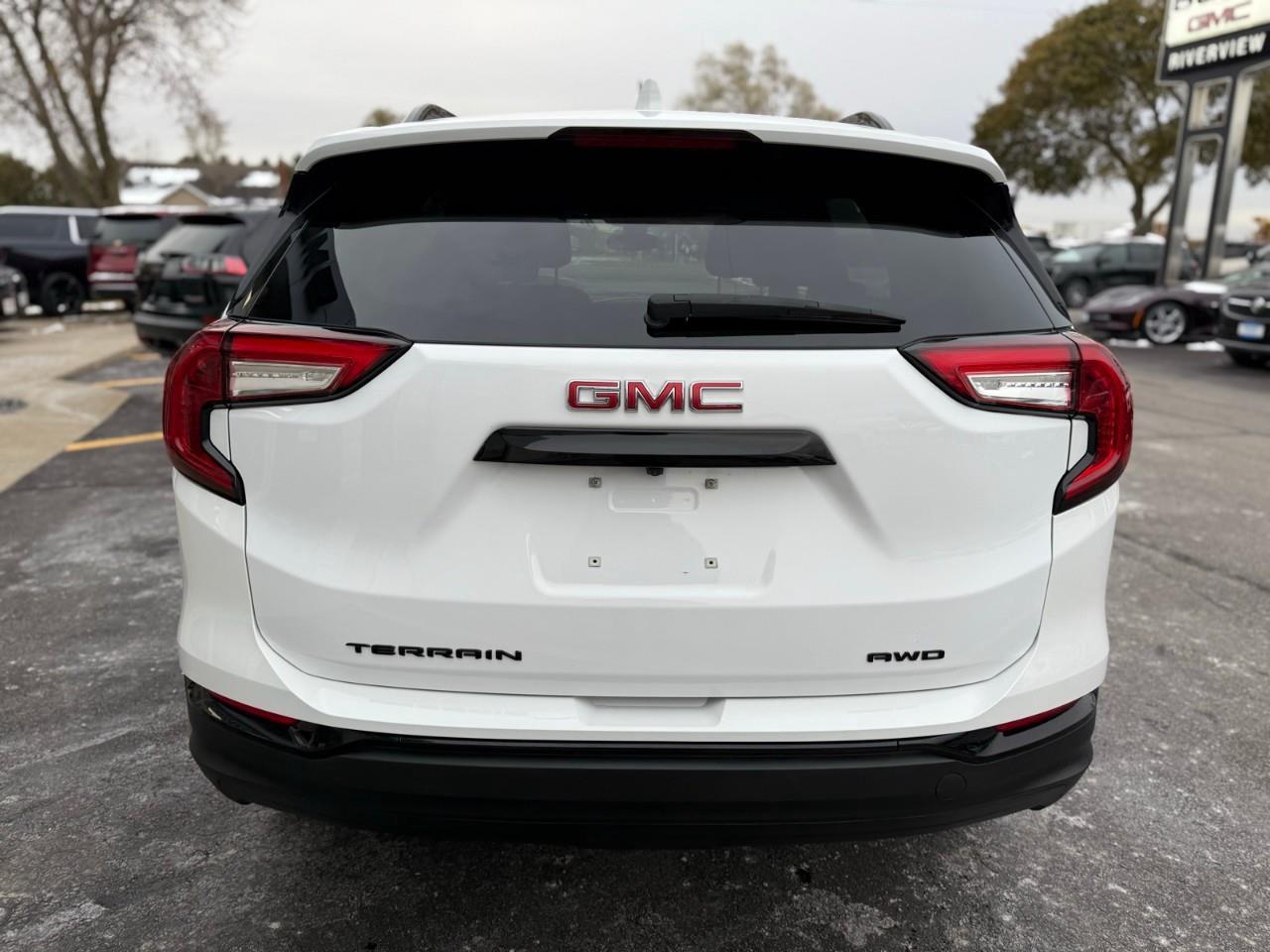 2024 GMC Terrain SLE 4dr All-Wheel Drive Photo