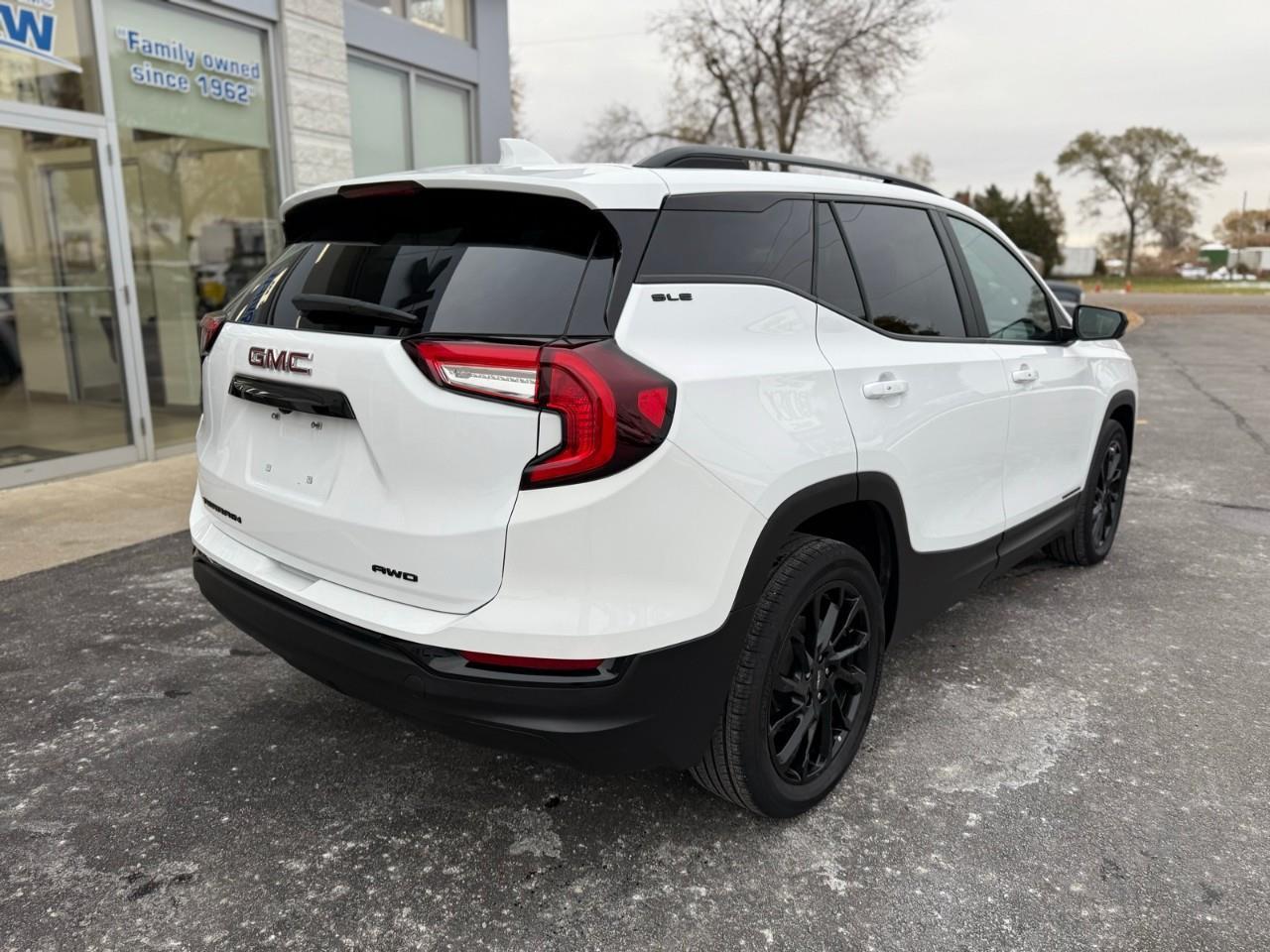 2024 GMC Terrain SLE 4dr All-Wheel Drive Photo