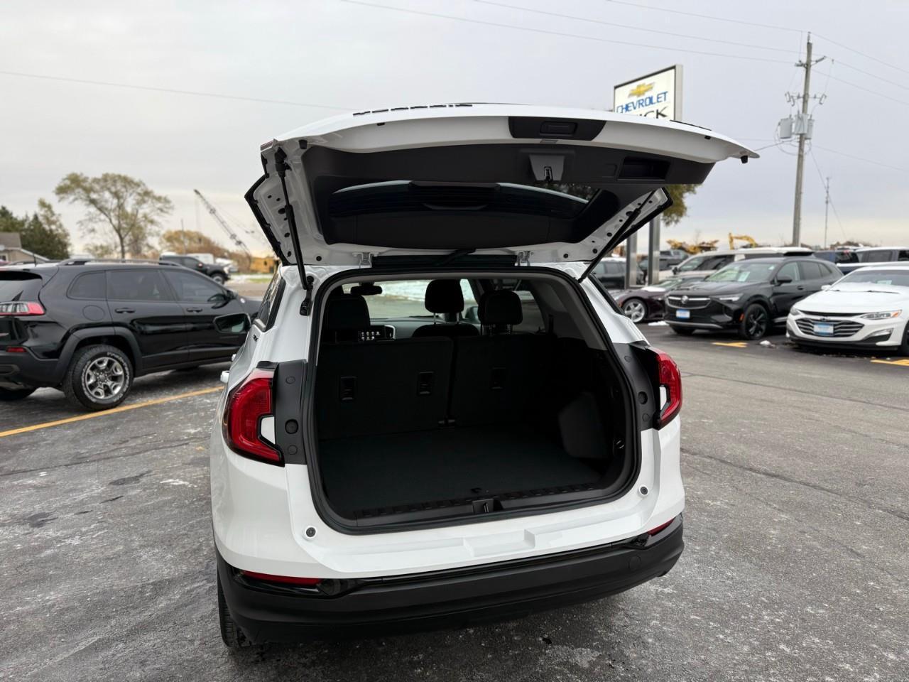 2024 GMC Terrain SLE 4dr All-Wheel Drive Photo