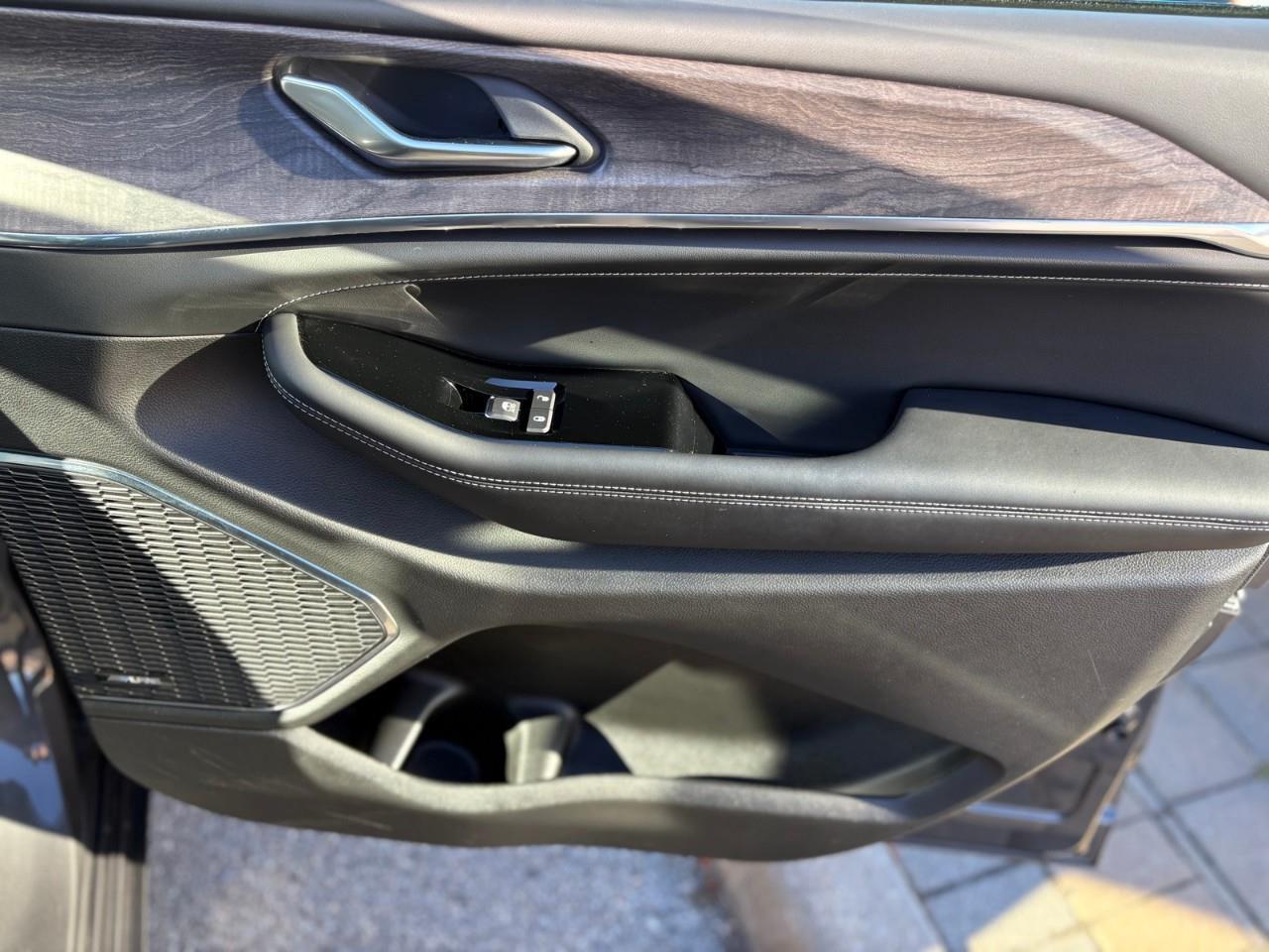 2022 Jeep Grand Cherokee 4xe Overland 4dr 4x4 Photo