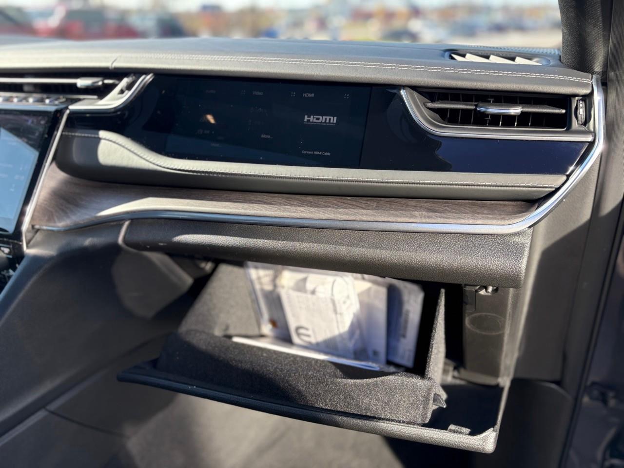 2022 Jeep Grand Cherokee 4xe Overland 4dr 4x4 Photo