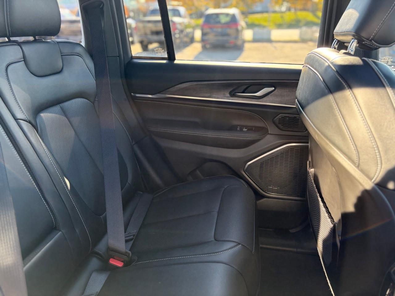 2022 Jeep Grand Cherokee 4xe Overland 4dr 4x4 Photo