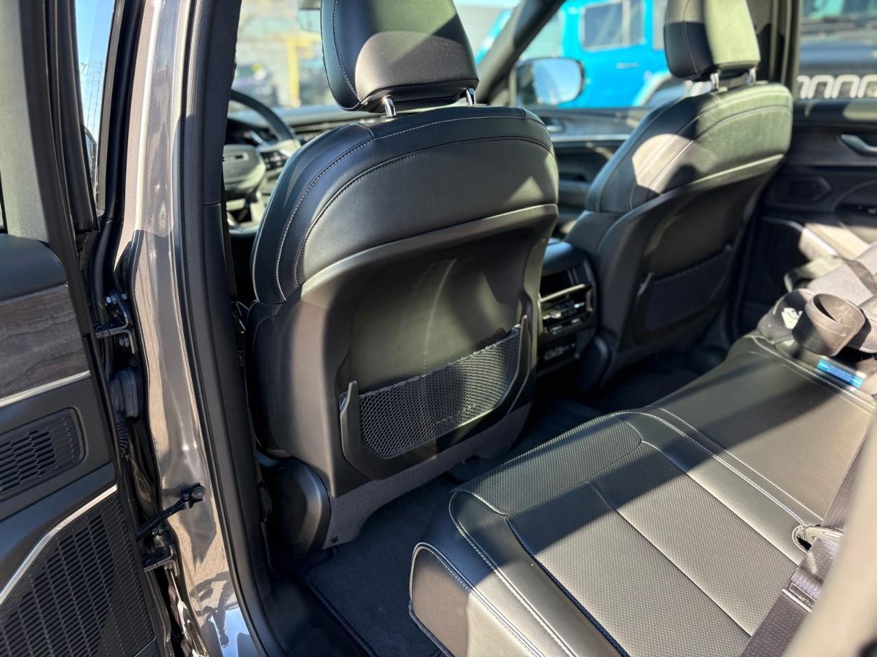 2022 Jeep Grand Cherokee 4xe Overland 4dr 4x4 Photo