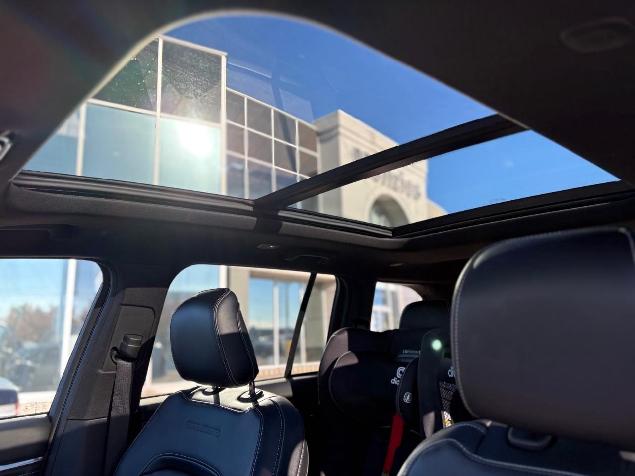 2022 Jeep Grand Cherokee 4xe Overland 4dr 4x4 Photo