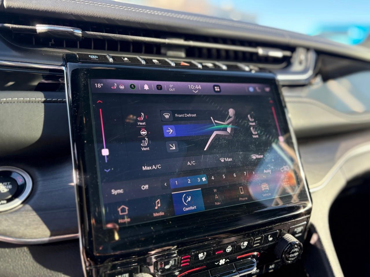 2022 Jeep Grand Cherokee 4xe Overland 4dr 4x4 Photo