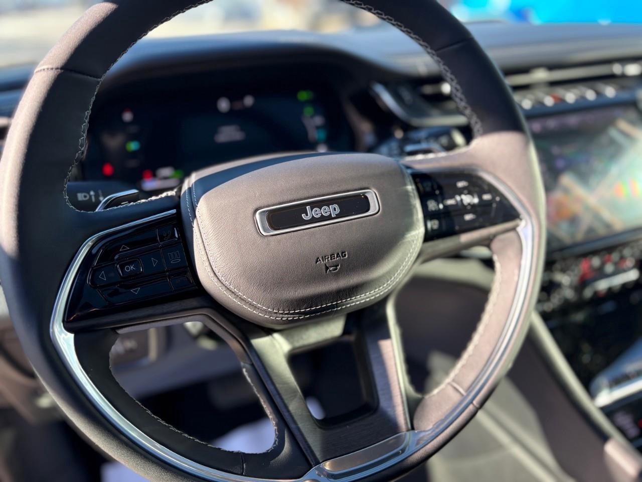 2022 Jeep Grand Cherokee 4xe Overland 4dr 4x4 Photo