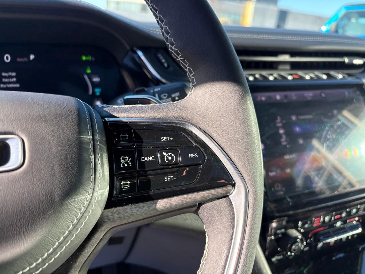 2022 Jeep Grand Cherokee 4xe Overland 4dr 4x4 Photo