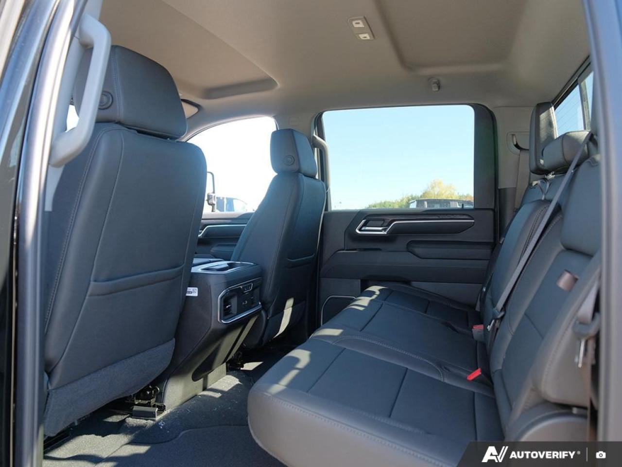 2026 GMC SIERRA 2500HD Crew Cab Standard Box 4-Wheel Drive SLT Photo