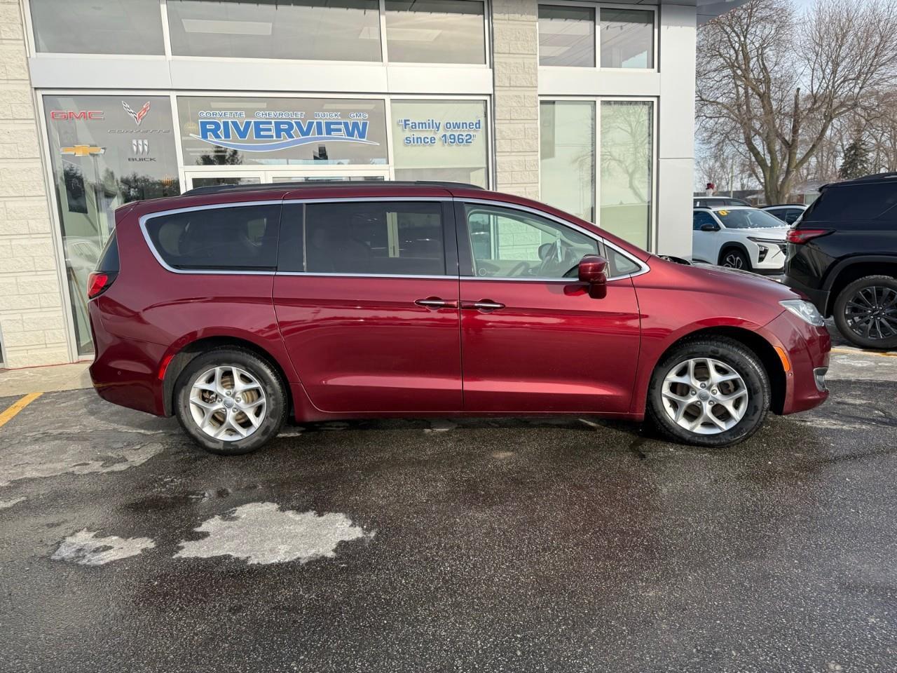 2019 Chrysler Pacifica Touring Plus Passenger Van Photo2