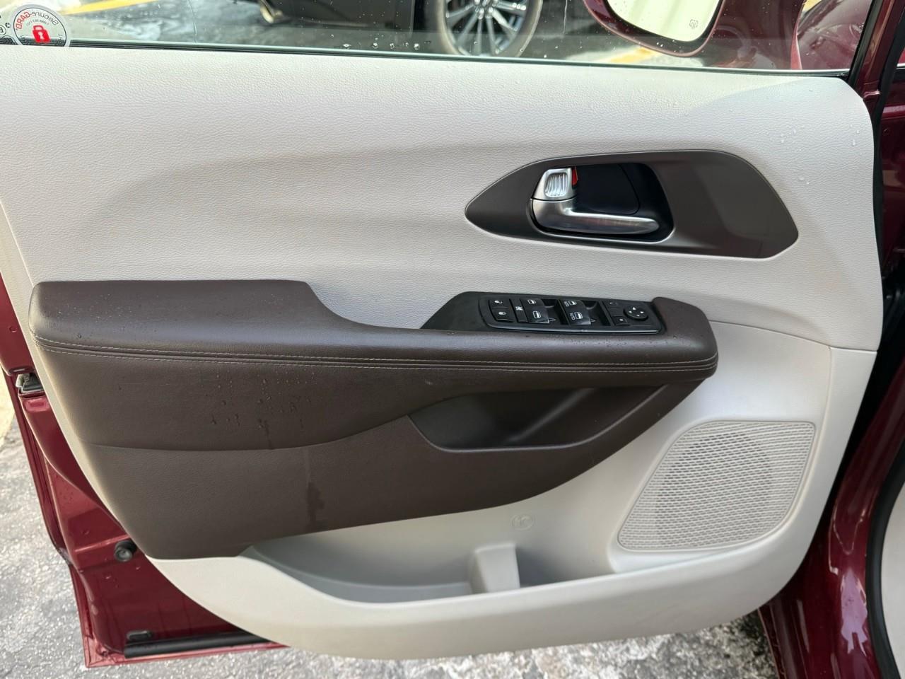 2019 Chrysler Pacifica Touring Plus Passenger Van Photo