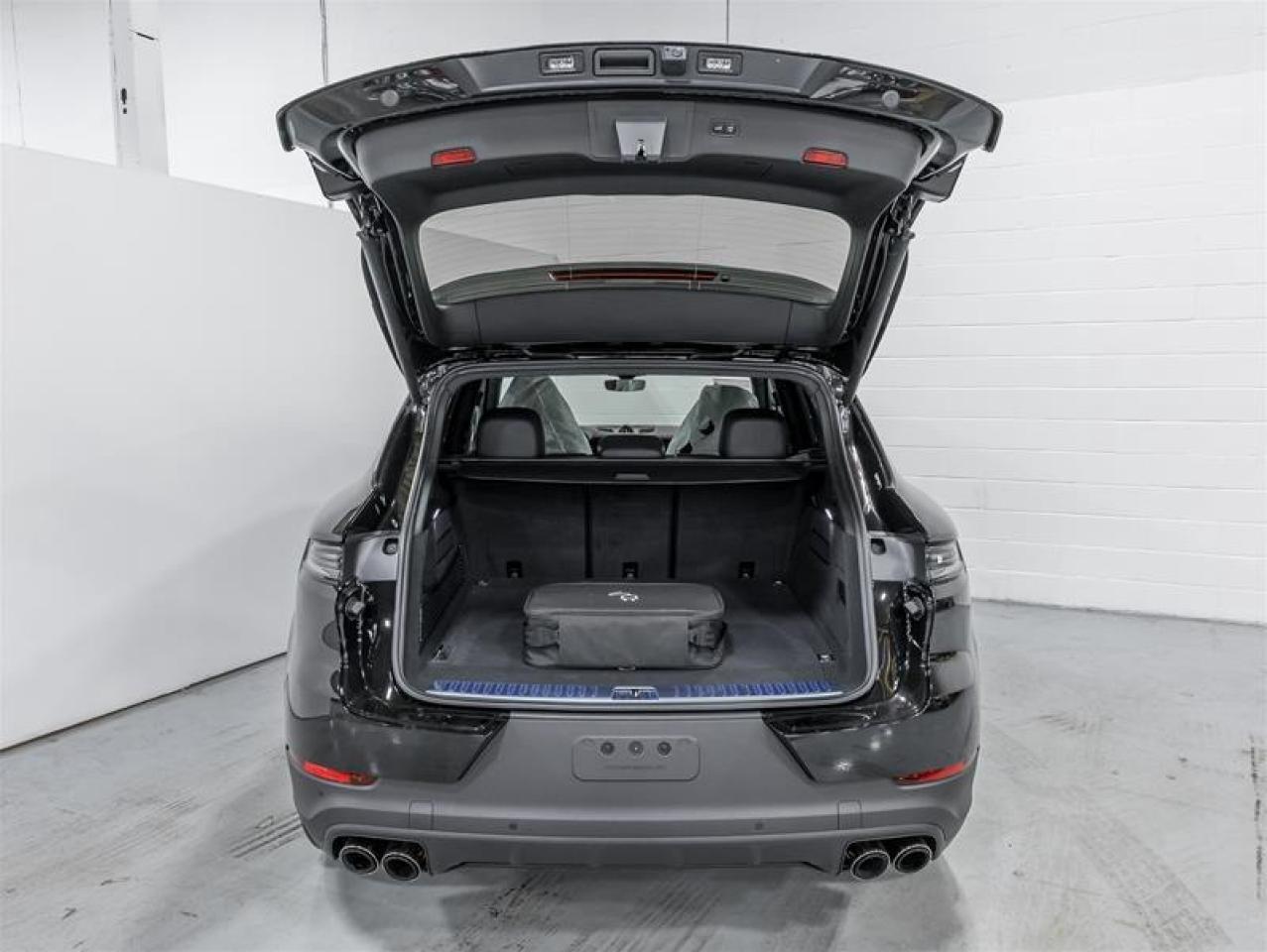 2025 Porsche Cayenne  Photo